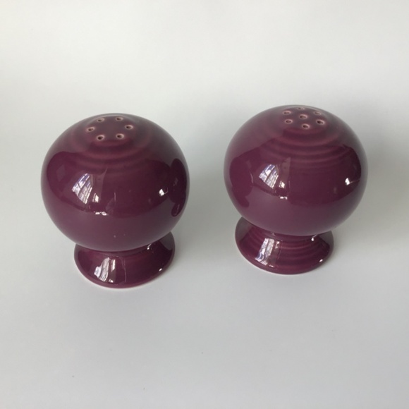 Fiesta Purple Salt & Pepper Shaker Set Vintage Mulberry Plum Round Ball - Picture 7 of 8